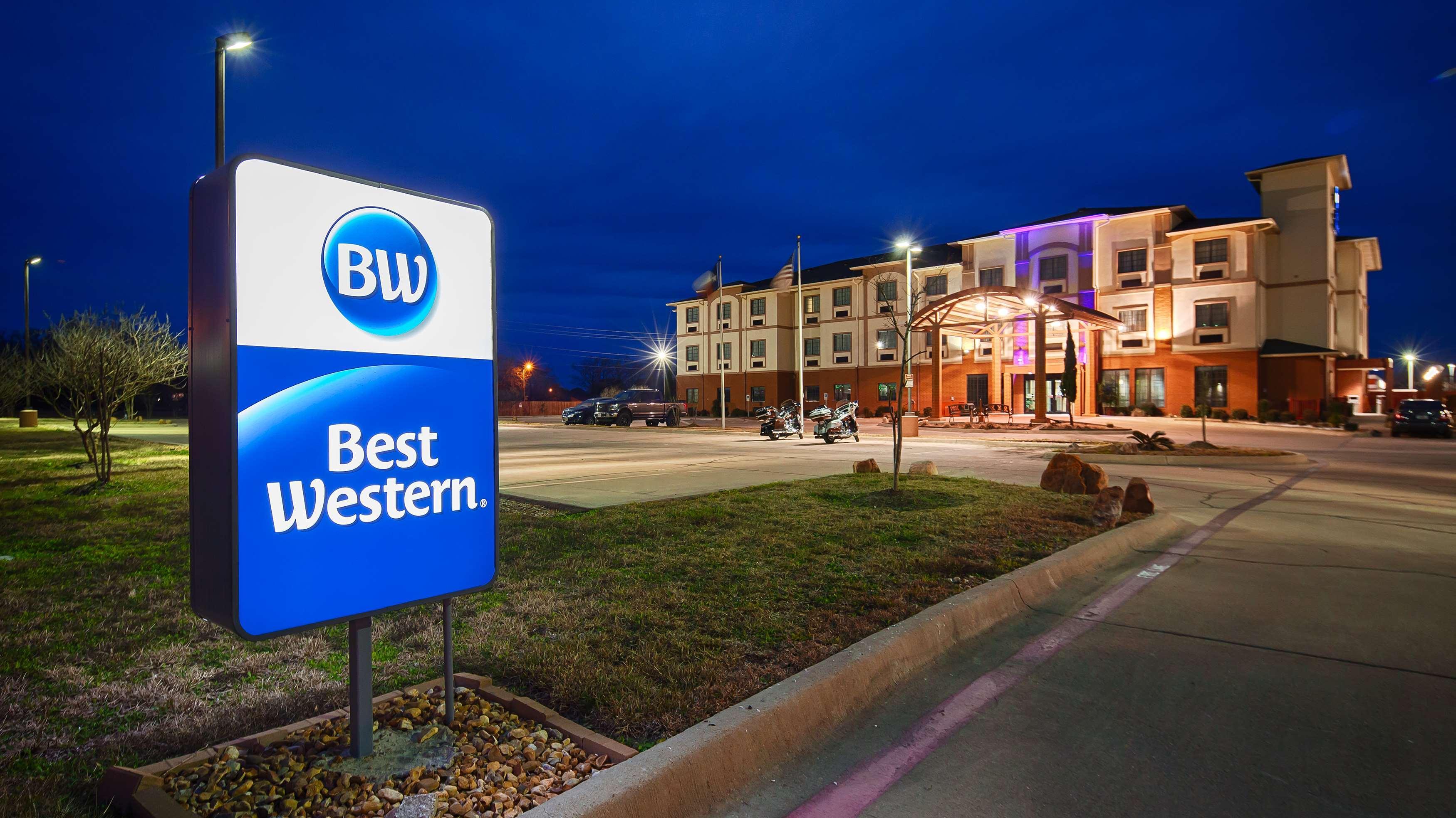 Best Western Giddings Inn & Suites Exterior photo